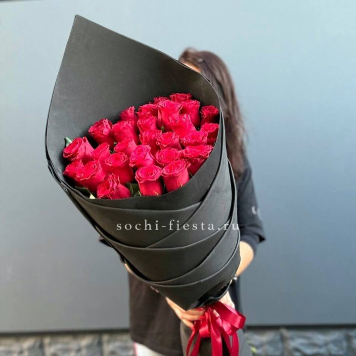 25 высоких красных роз с доставкой в Москве