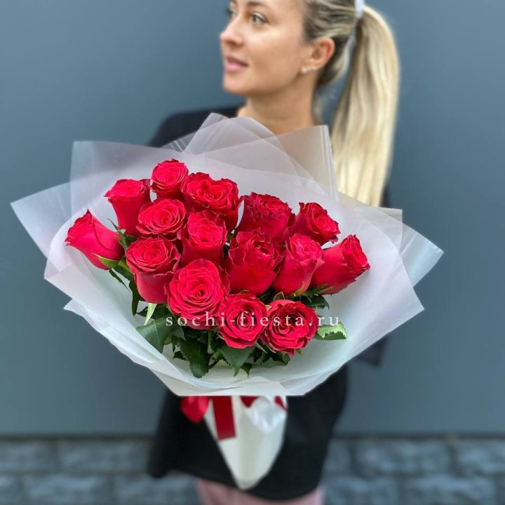 Букет из 15 красных роз  в Москве