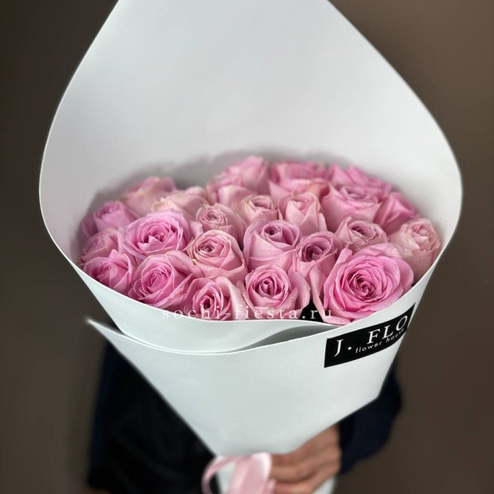 25 розовых роз в Москве