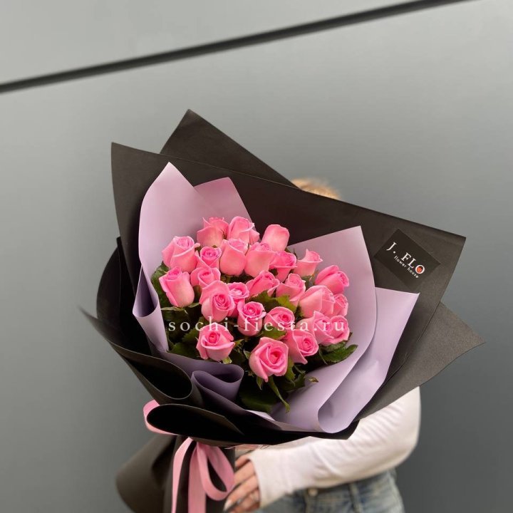 19 розовых роз  в Москве
