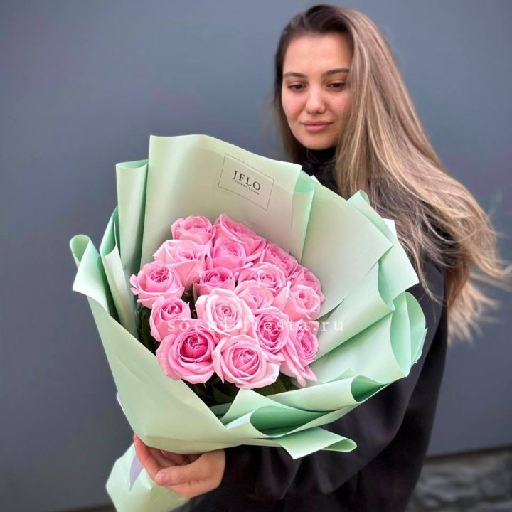 17 розовых роз в Москве