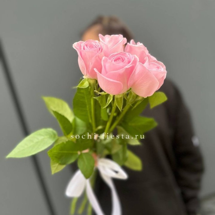 Букет 5 розовых роз  в Москве