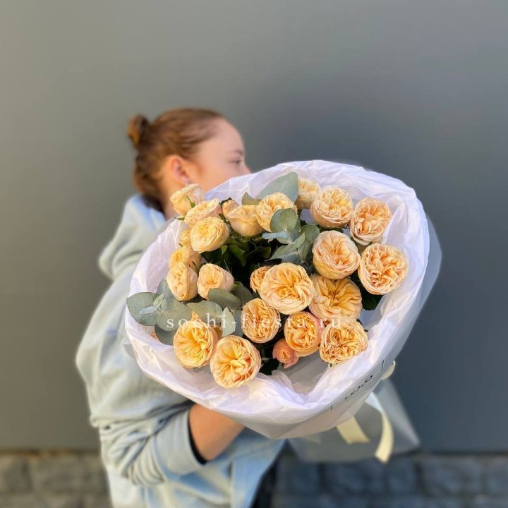 7 пионовидных роз в Москве