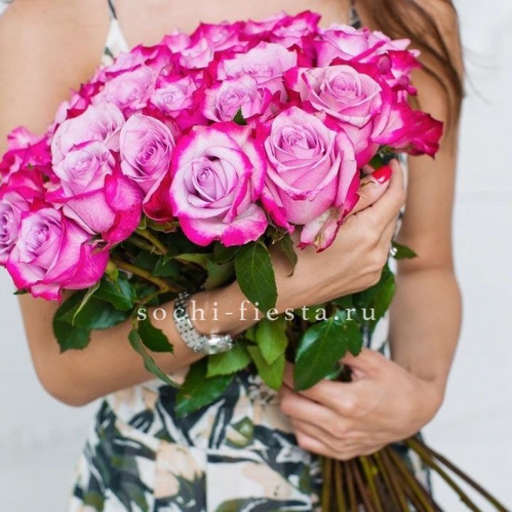 Букет высоких роз Ди перпел в Москве