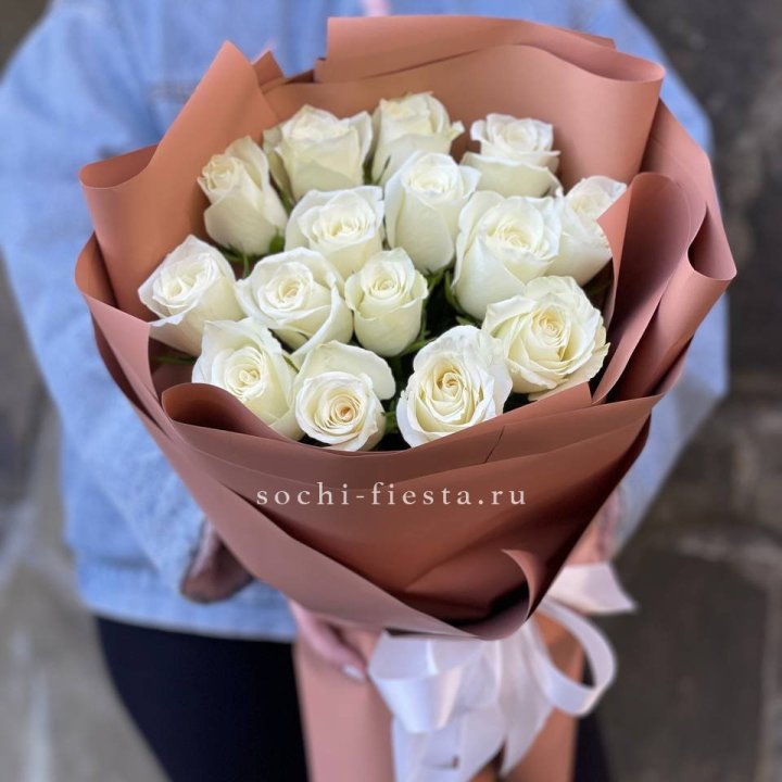 15 белых роз сиена в Москве