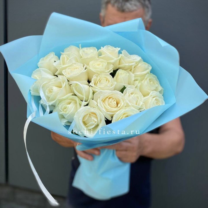 21 белая роза в Москве