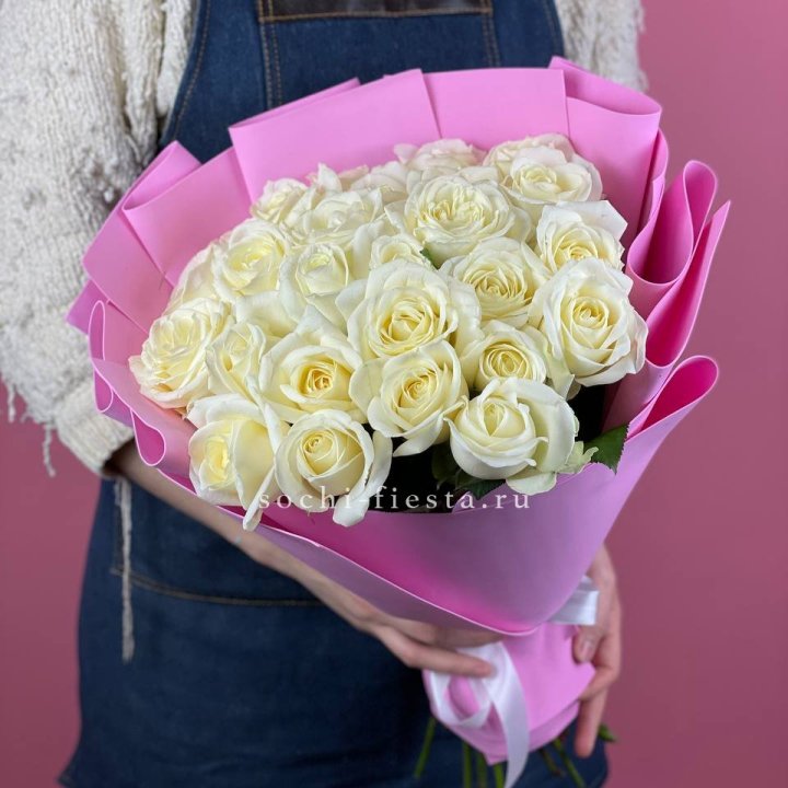 25 белых роз в Москве