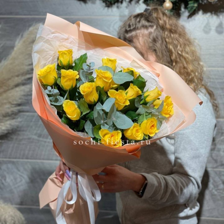 15 желтых роз в Москве