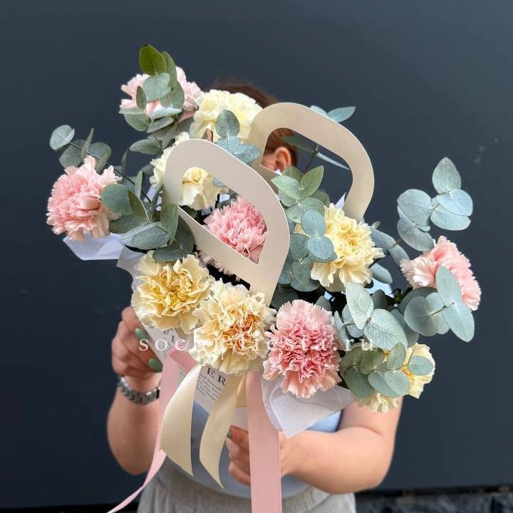 Сумочка из диантусов в Москве