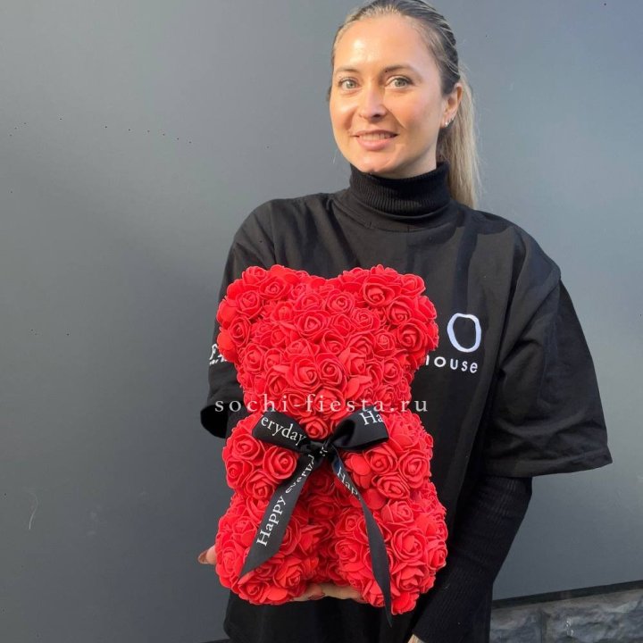 Медведь из роз красный в Москве