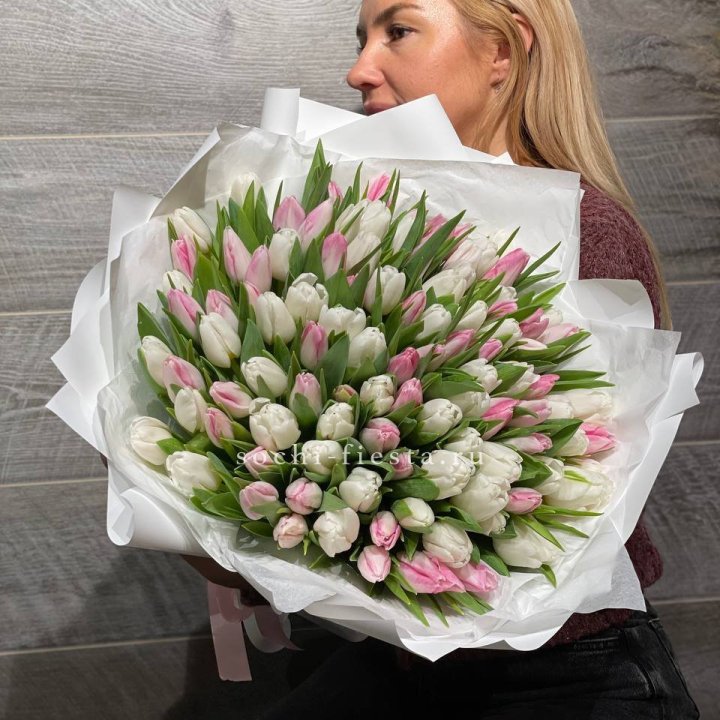 101 тюльпан нежный микс в Москве