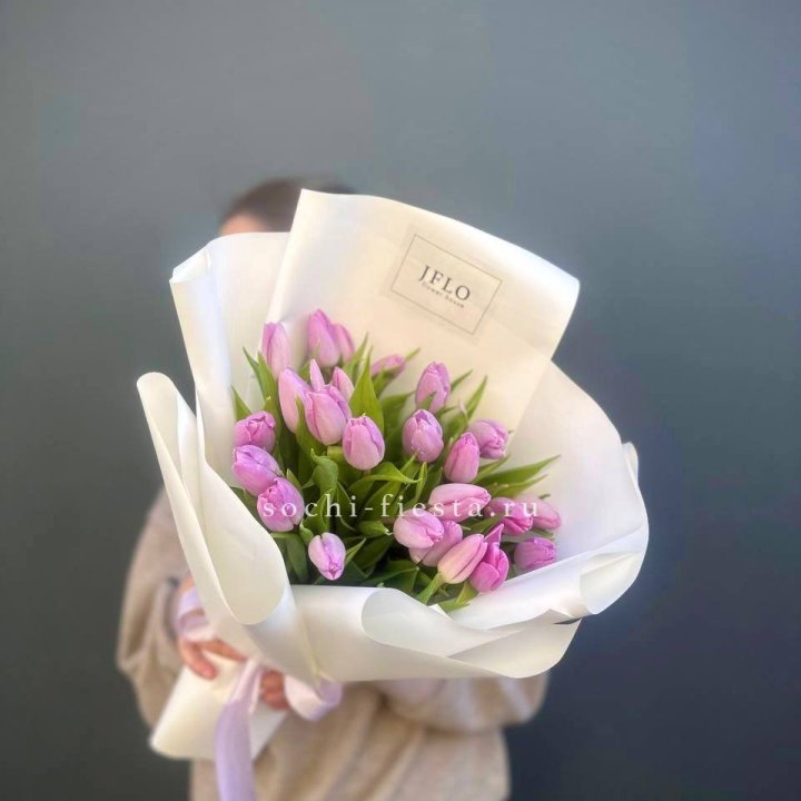25 сиреневых тюльпанов в Москве