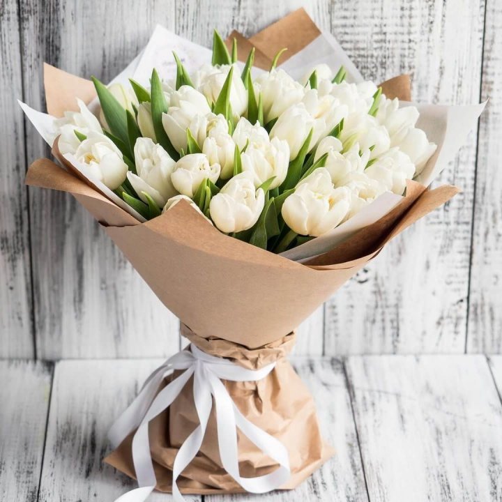 25 белых тюльпанов в Москве