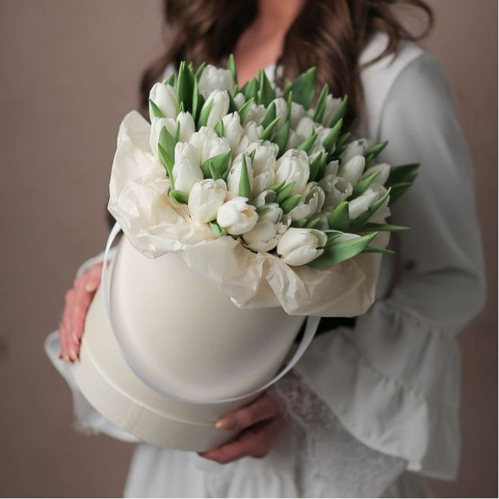 Тюльпаны в цилиндре  в Москве