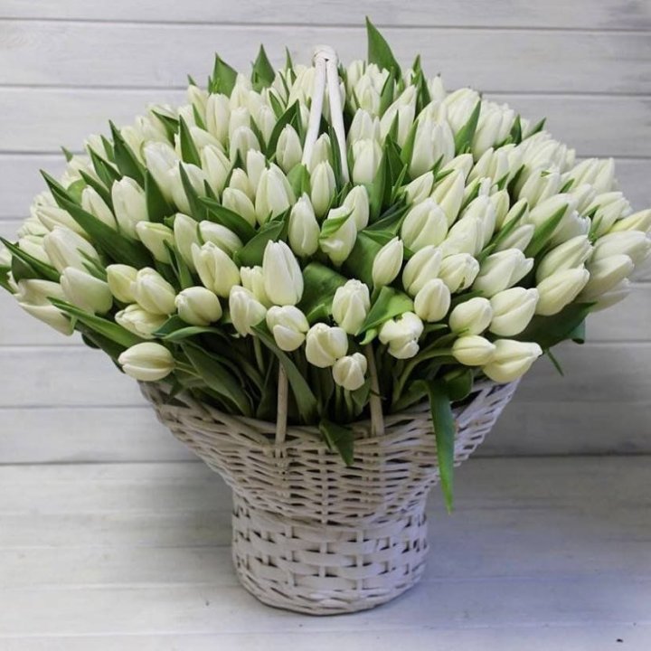 Корзина из 151 тюльпана в Москве