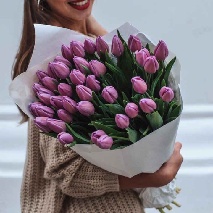 39 сиреневых тюльпанов в Москве