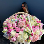 Заказать БОЛЬШИЕ БУКЕТЫ в Москве с доставкой и по самым низким ценам